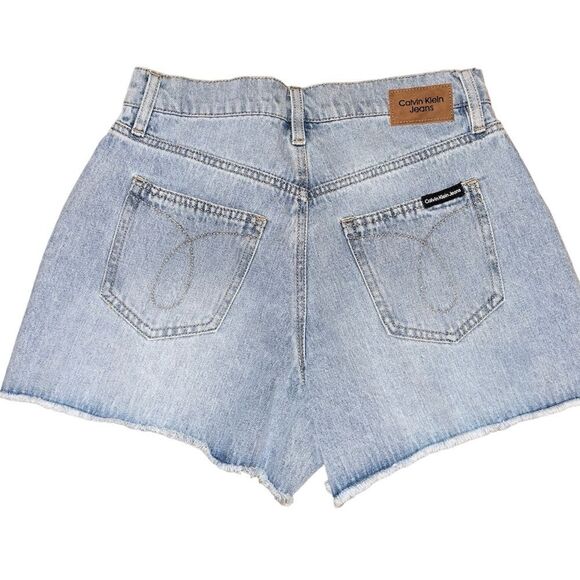 CALVIN KLEIN WOMEN SHORTS IN SUPER HIGH RISE SITS SLIGHTLY ABOVE NATURAL WAIST - Picture 2 of 10